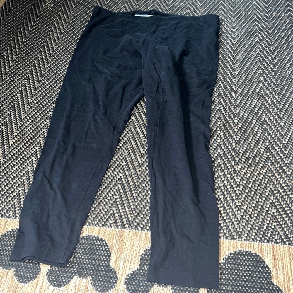 Old navy black cropped leggings